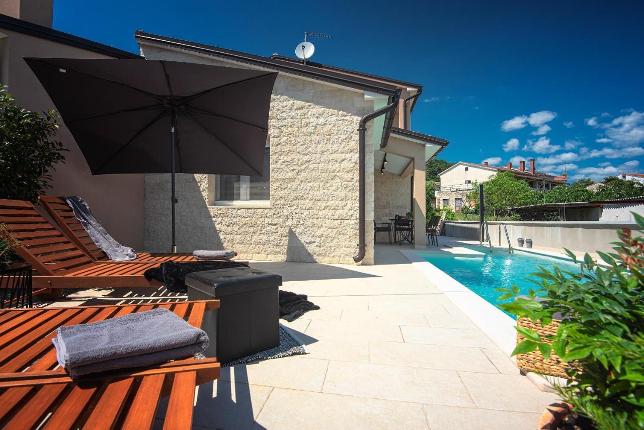 Vila Una With Private Pool Near Rovinj - Open 2022 罗维尼村 外观 照片