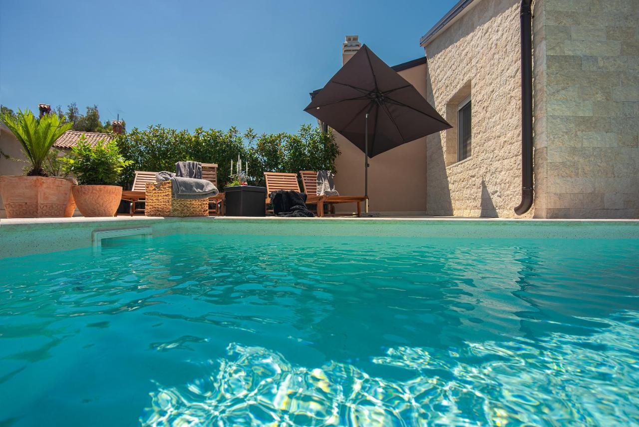 Vila Una With Private Pool Near Rovinj - Open 2022 罗维尼村 外观 照片