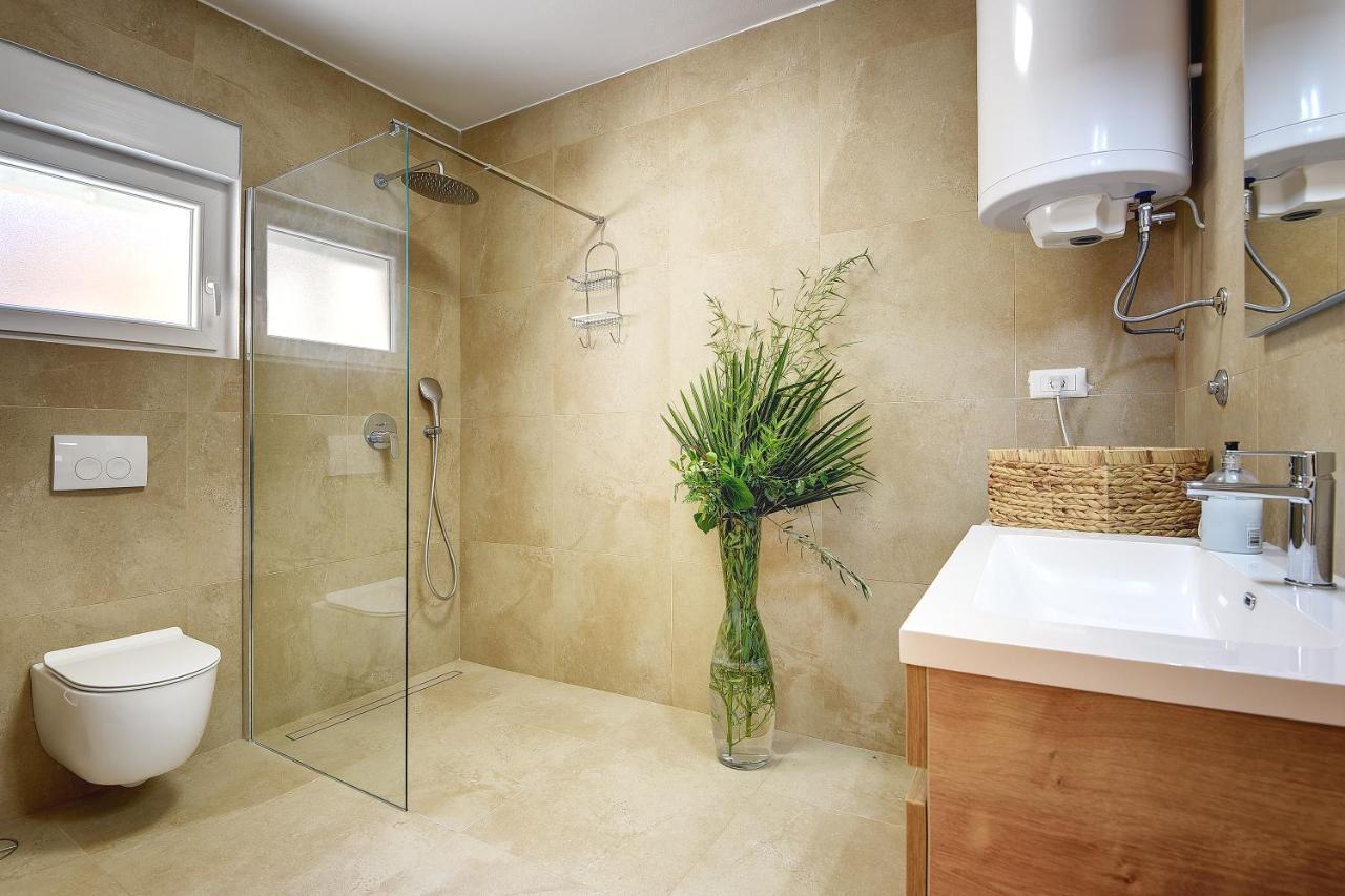 Vila Una With Private Pool Near Rovinj - Open 2022 罗维尼村 外观 照片