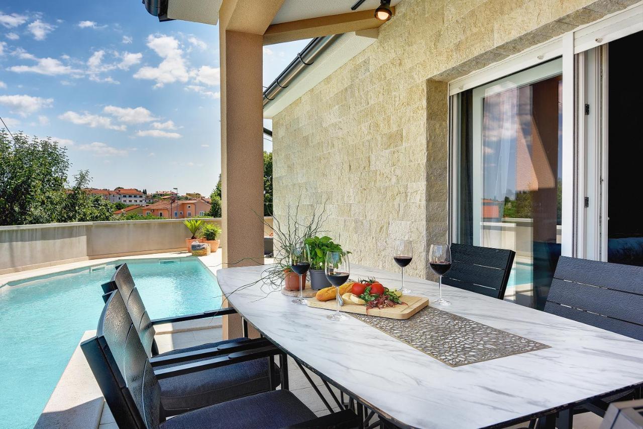 Vila Una With Private Pool Near Rovinj - Open 2022 罗维尼村 外观 照片